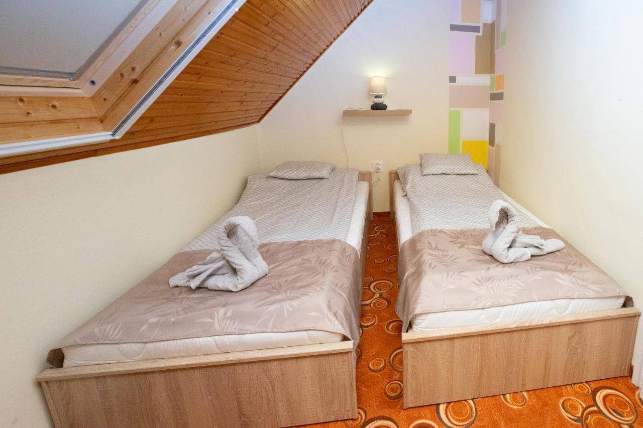 For You Apartman Gyula Ngoại thất bức ảnh