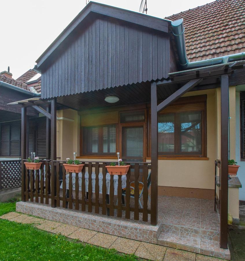 For You Apartman Gyula Ngoại thất bức ảnh