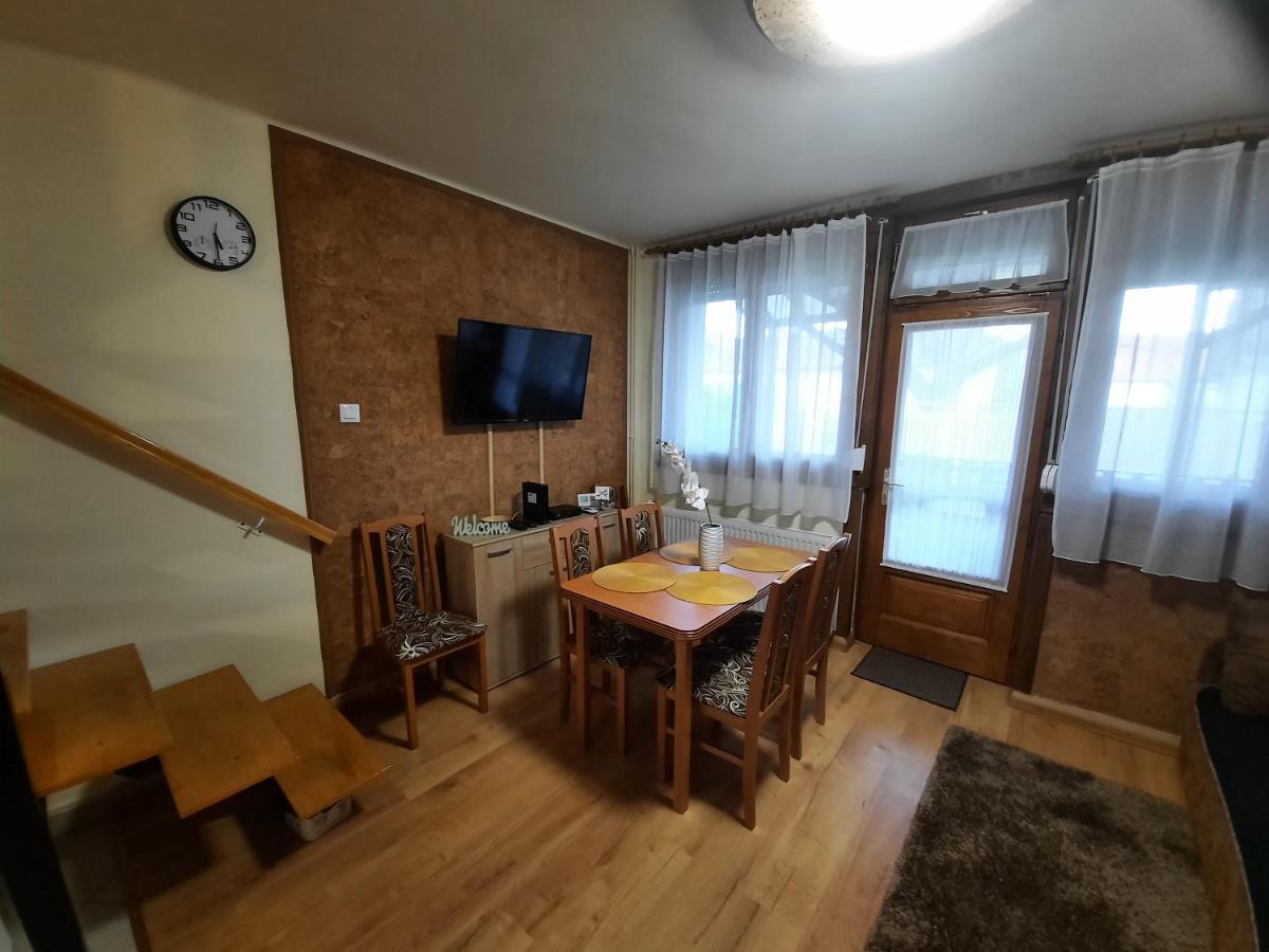 For You Apartman Gyula Ngoại thất bức ảnh