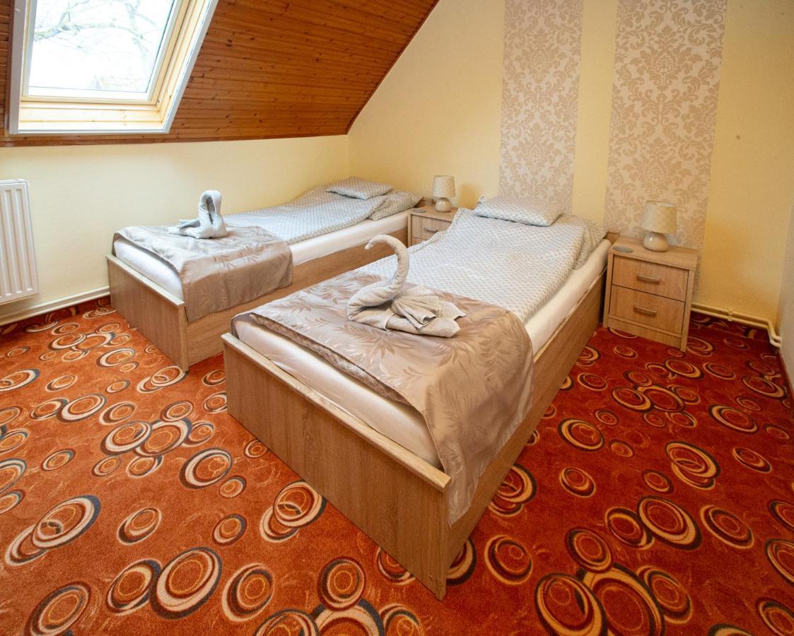 For You Apartman Gyula Ngoại thất bức ảnh